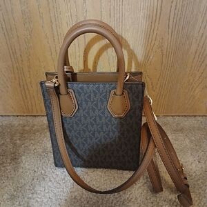 Michael Kore Mercer Exra SMALL CROSSBODY BAG